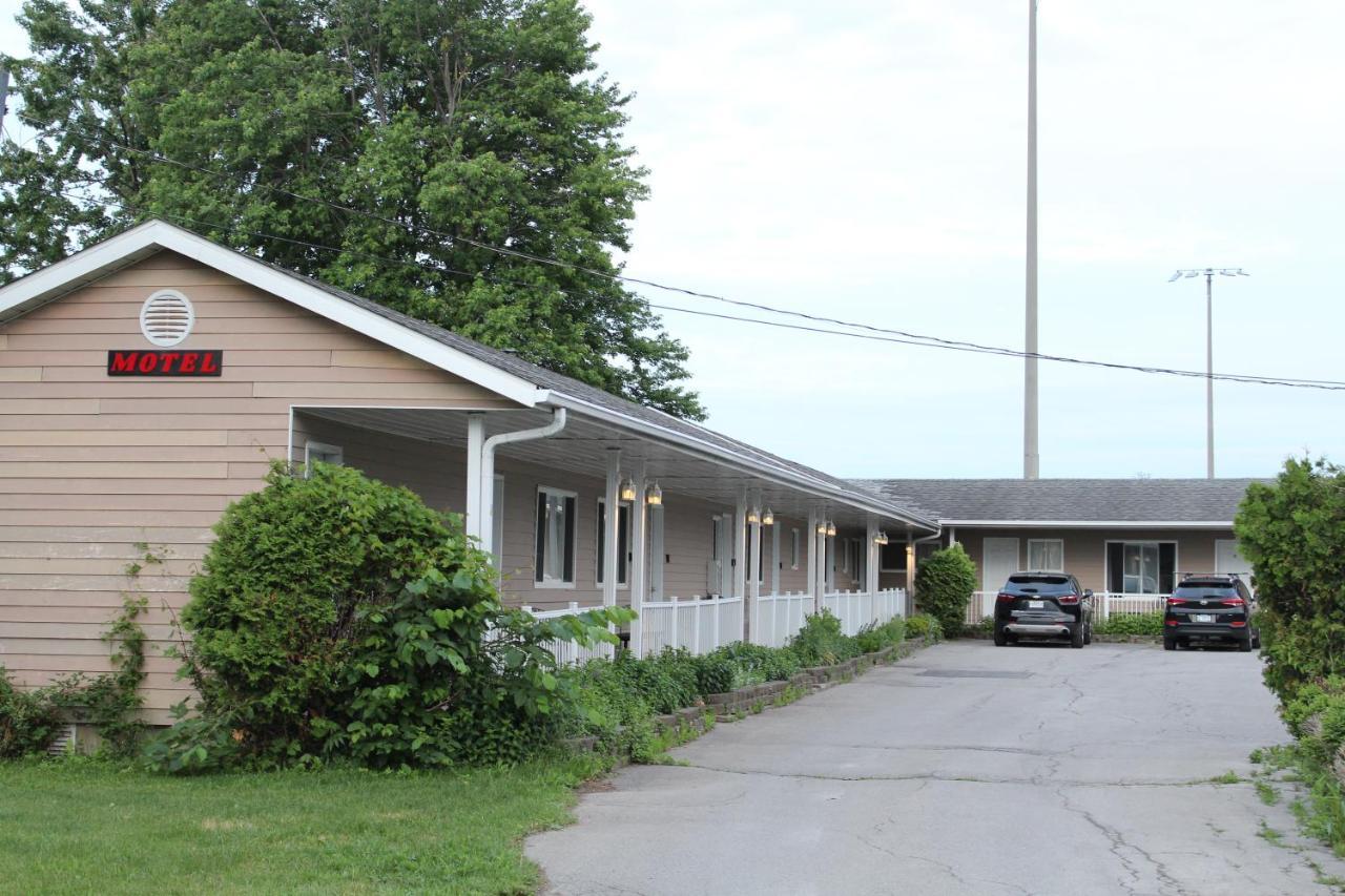 Hotel Le Marigot Vaudreuil-Dorion Exterior foto